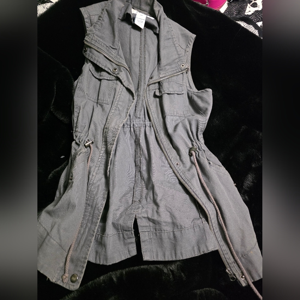 Gray Sleeveless Utility Vest